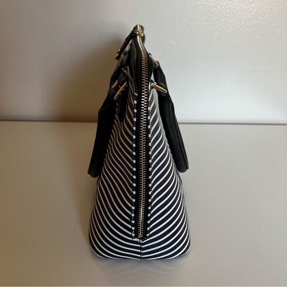 [Calvin Klein] Black & White Stripe Purse - Picture 4 of 7